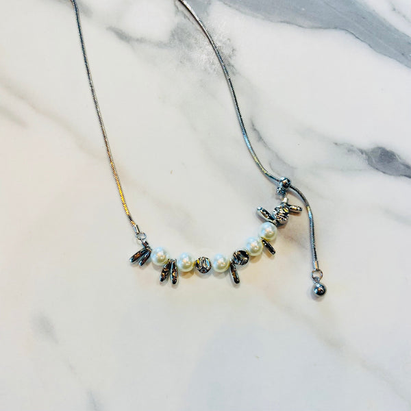 Silver Sophisticated Pearly Necklace