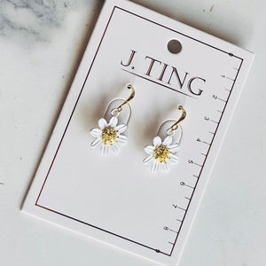 Petite Daisy Earrings