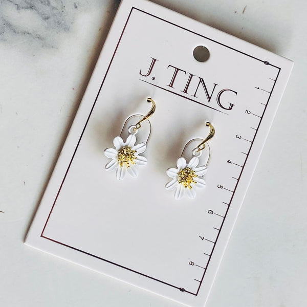 Petite Daisy Earrings